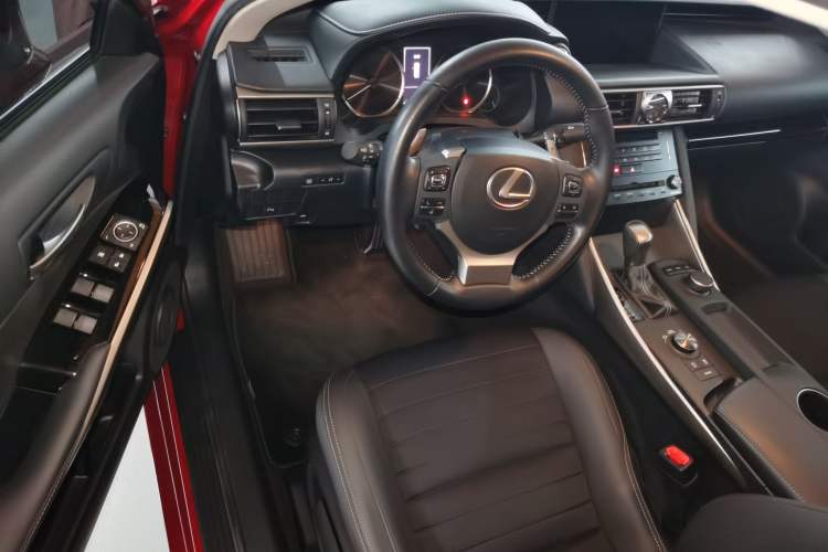 Used Lexus IS 2017 300 Leading Edition Interior 3