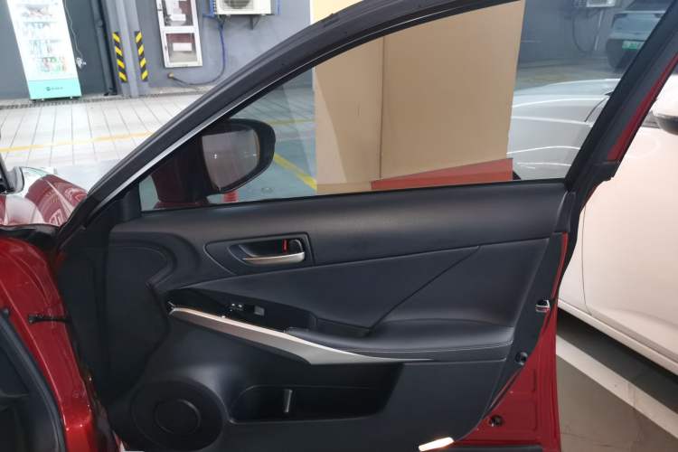 Used Lexus IS 2017 300 Leading Edition Interior 5