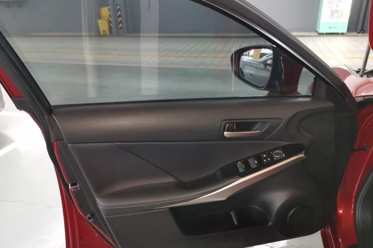Used Lexus IS 2017 300 Leading Edition Interior 7