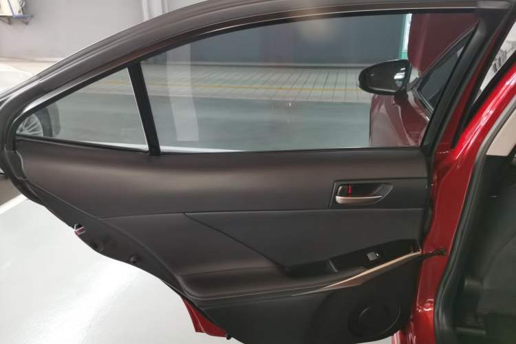 Used Lexus IS 2017 300 Leading Edition Interior 8