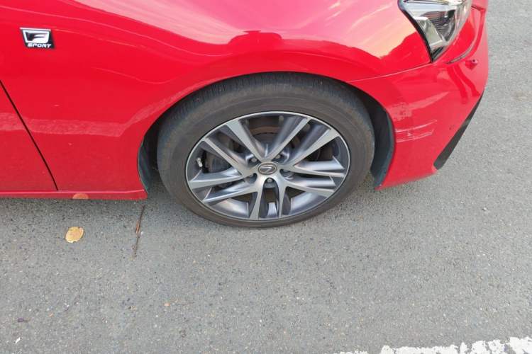 Used Lexus IS 2017 300 F SPORT Edition Right Front Wheel Hub