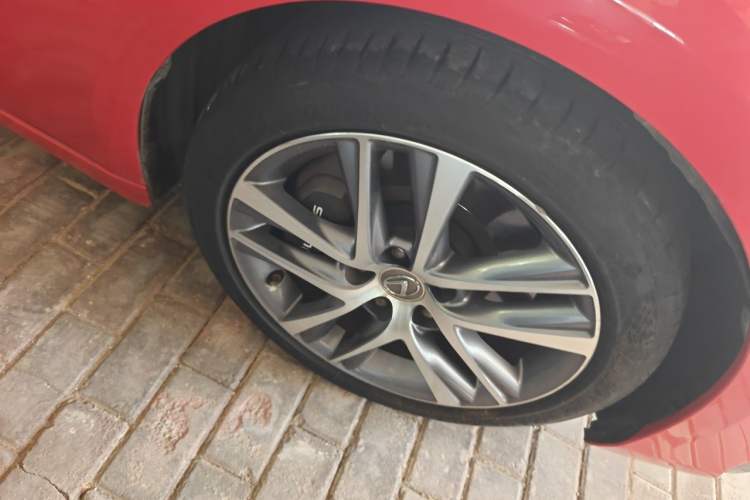 Used Lexus IS 2017 300 F SPORT Edition Right Front Wheel Hub
