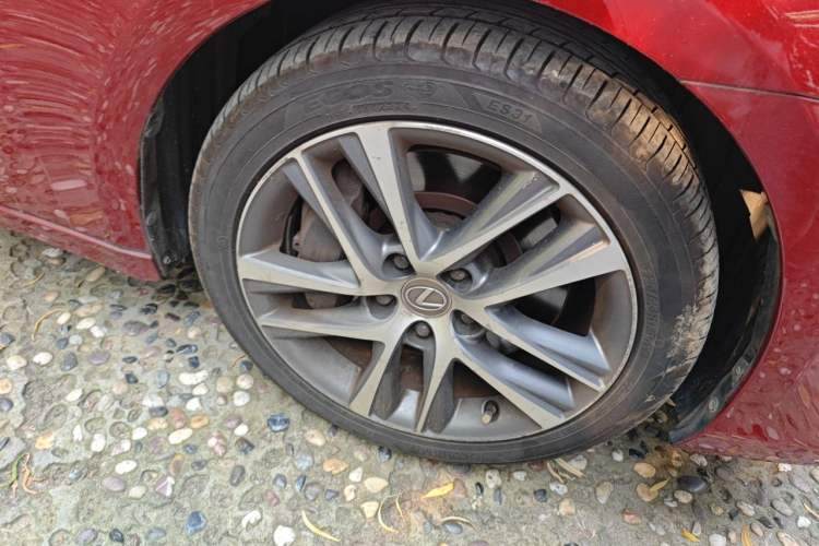 Used Lexus IS 2017 300 F SPORT Edition Right Front Wheel Hub