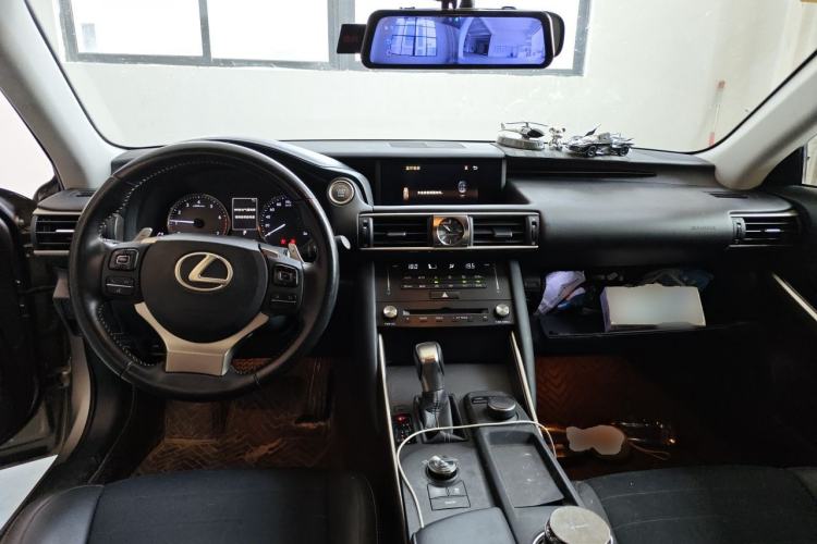 Used Lexus IS 2017 300 Leading Edition Center Console