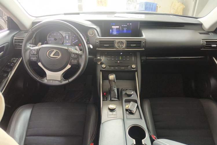 Used Lexus IS 2017 300 Leading Edition Center Console