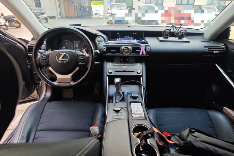 Used Lexus IS 2017 300 Leading Edition Center Console