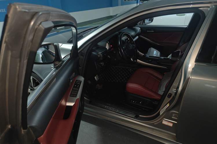 Used Lexus IS 2017 300 F SPORT Edition Driver Seat