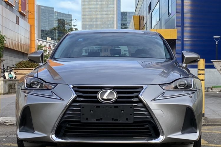 Used Lexus IS 2017 300 Leading Edition Exterior 2