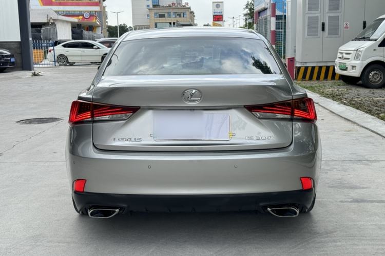 Used Lexus IS 2017 300 Leading Edition Exterior 3