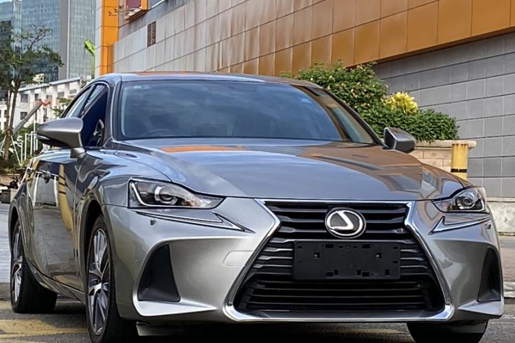 Used Lexus IS 2017 300 Leading Edition Exterior 4