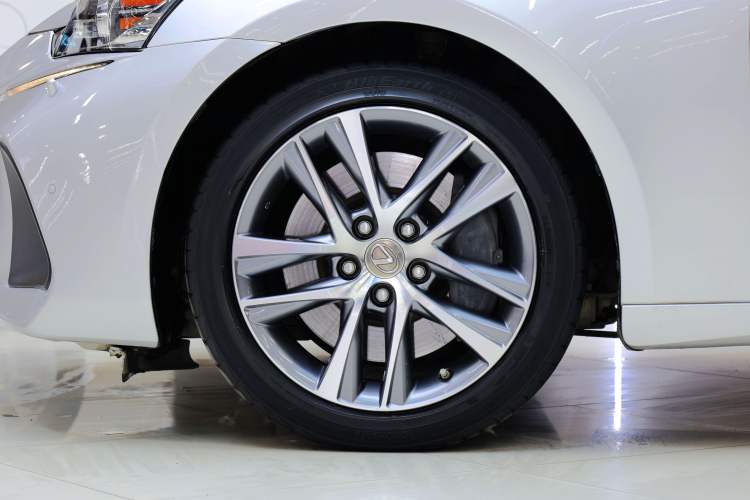 Used Lexus IS 2017 300 FENGSHANG Edition Exterior 9