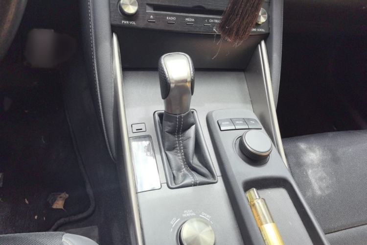 Used Lexus IS 2017 300 F SPORT Edition Gear Lever