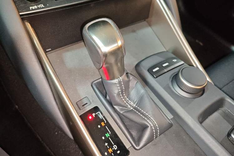 Used Lexus IS 2017 300 Leading Edition Gear Lever