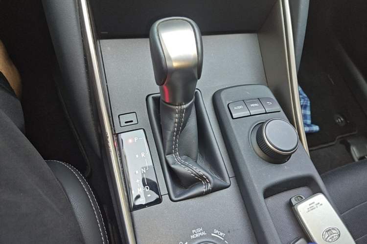 Used Lexus IS 2017 300 Leading Edition Gear Lever