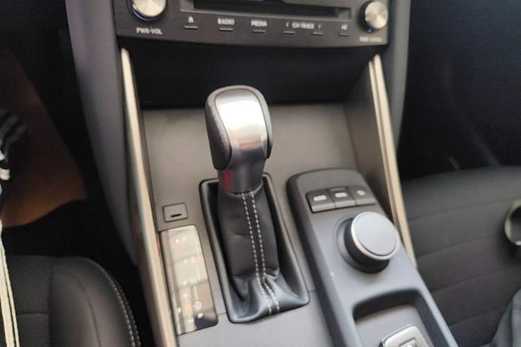 Used Lexus IS 2017 300 Leading Edition Gear Lever