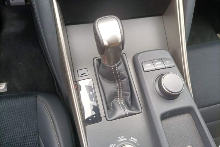 Used Lexus IS 2017 300 F SPORT Edition Gear Lever