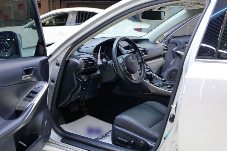 Used Lexus IS 2017 300 FENGSHANG Edition Interior 1