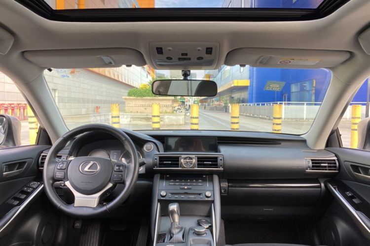 Used Lexus IS 2017 300 Leading Edition Interior 2