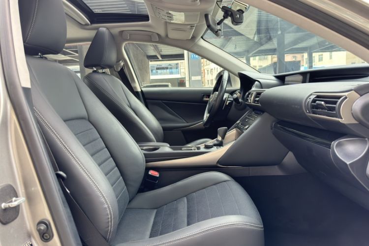 Used Lexus IS 2017 300 Leading Edition Interior 2