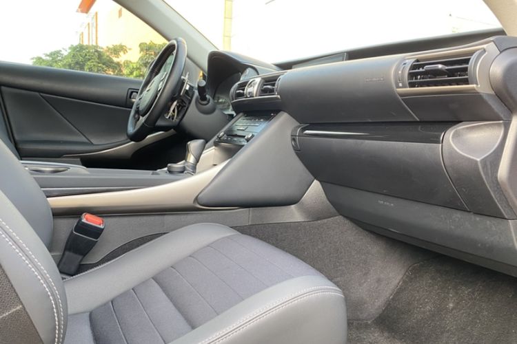 Used Lexus IS 2017 300 Leading Edition Interior 4
