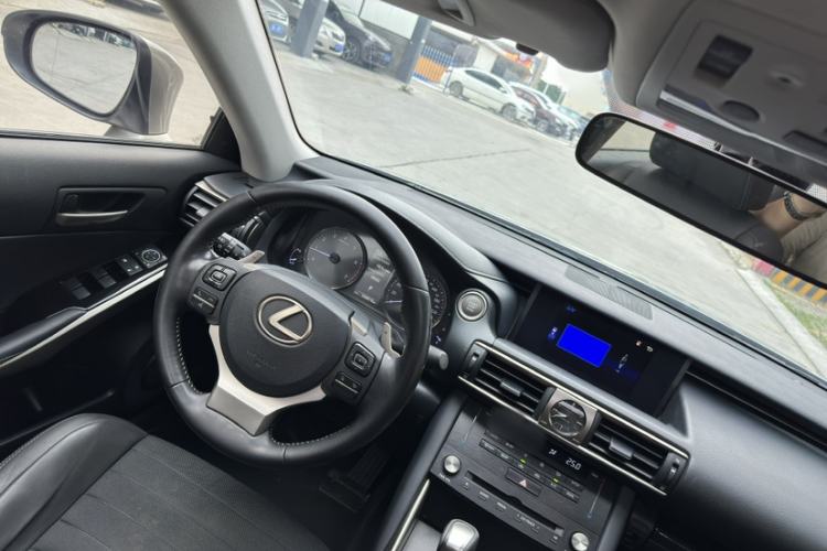 Used Lexus IS 2017 300 Leading Edition Interior 4
