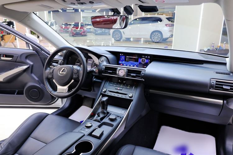 Used Lexus IS 2017 300 FENGSHANG Edition Interior 4