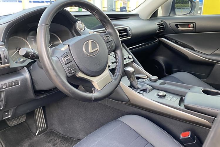 Used Lexus IS 2017 300 Leading Edition Interior 5