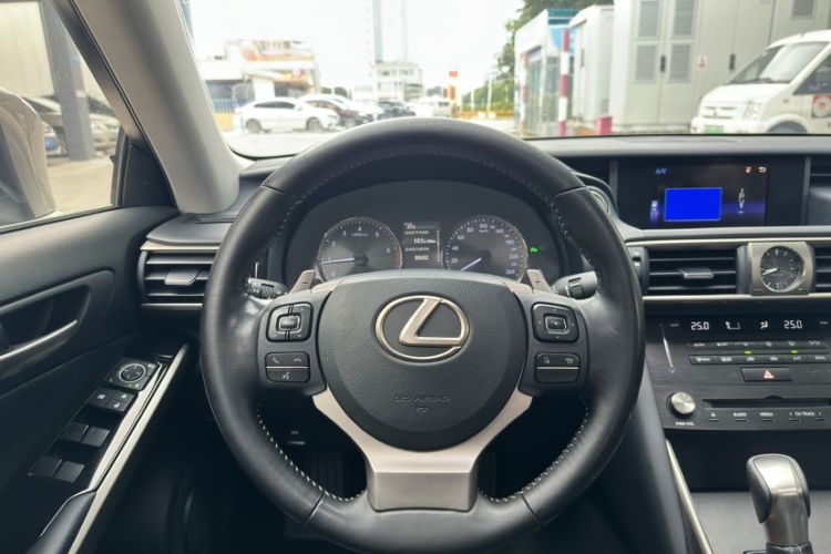 Used Lexus IS 2017 300 Leading Edition Interior 5