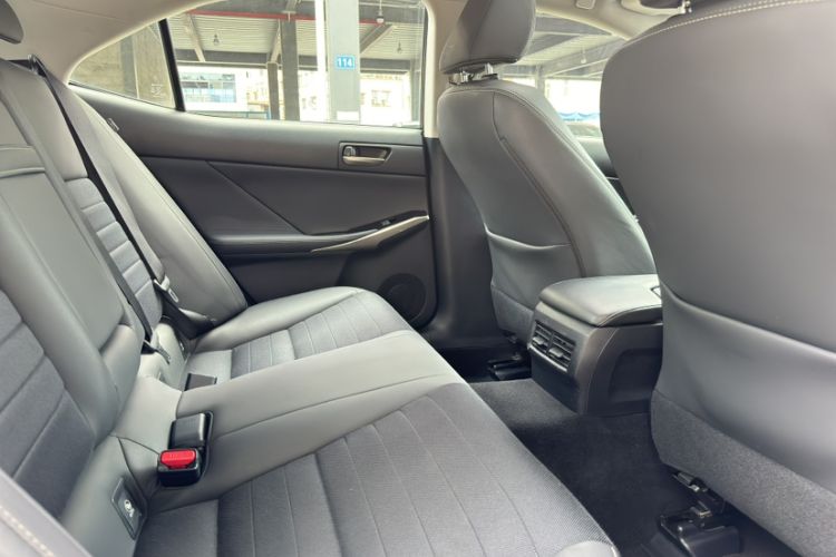 Used Lexus IS 2017 300 Leading Edition Interior 7