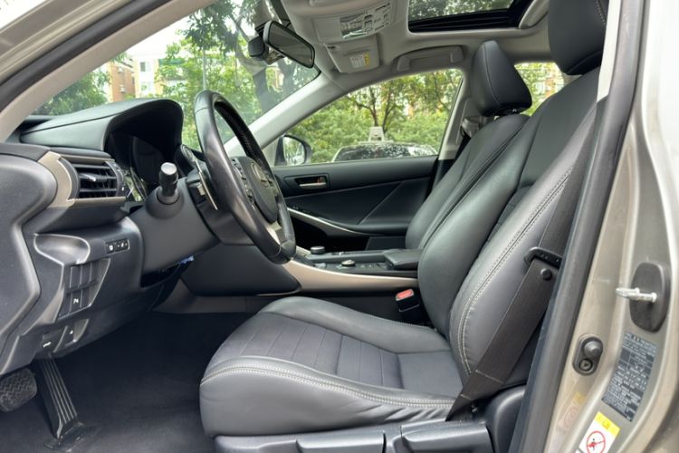 Used Lexus IS 2017 300 Leading Edition Interior 8