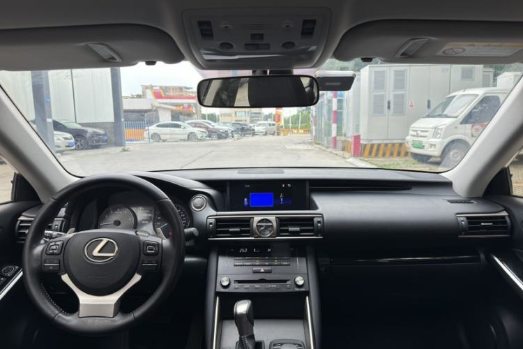 Used Lexus IS 2017 300 Leading Edition Interior 9
