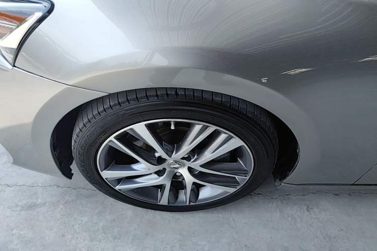 Used Lexus IS 2017 300 Leading Edition Left Front Wheel Hub