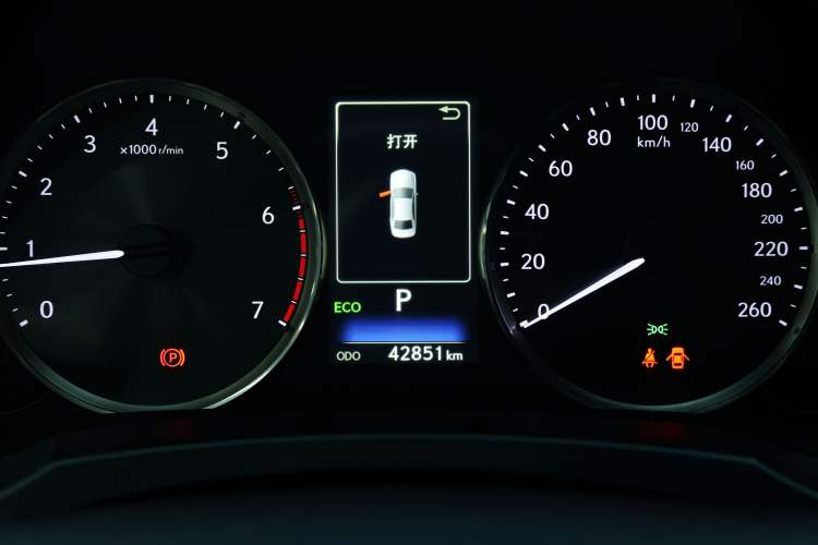 Used Lexus IS 2017 300 FENGSHANG Edition Odometer Close Up