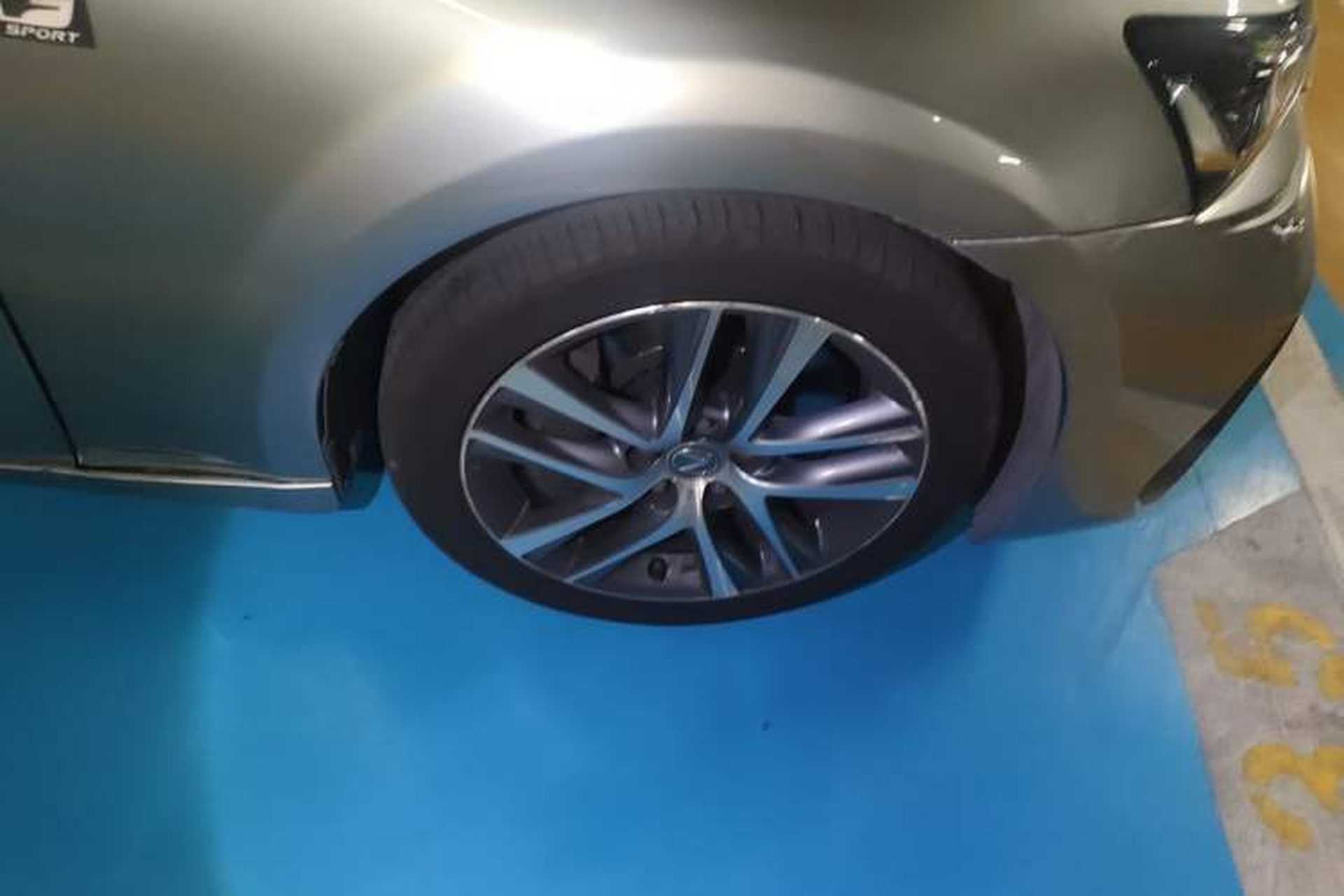 Used Lexus IS 2017 300 F SPORT Edition Right Front Wheel Hub