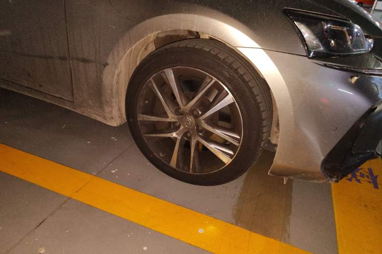 Used Lexus IS 2017 300 F SPORT Edition Right Front Wheel Hub
