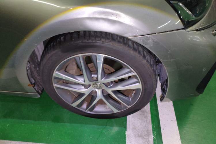 Used Lexus IS 2017 300 F SPORT Edition Right Front Wheel Hub