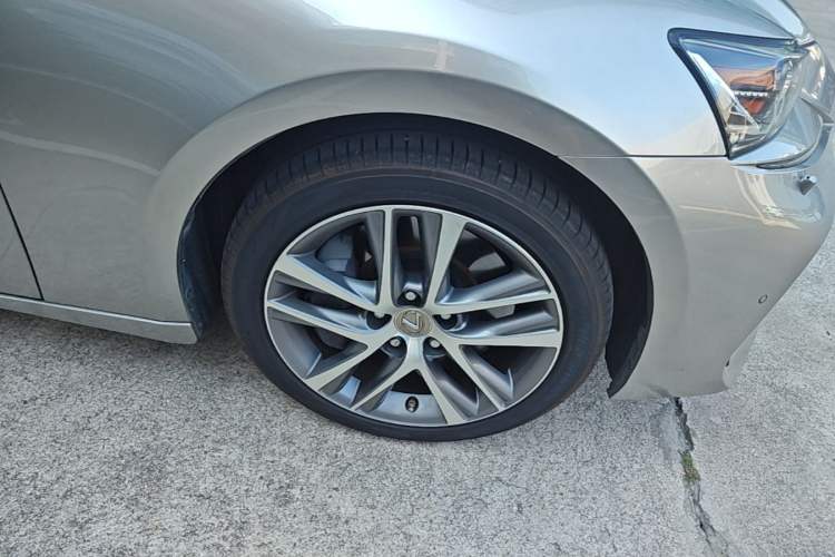 Used Lexus IS 2017 300 Leading Edition Right Front Wheel Hub