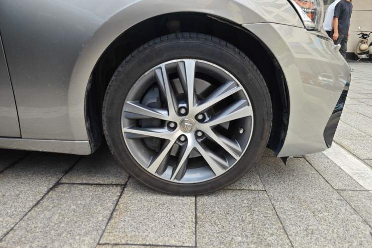 Used Lexus IS 2017 300 Leading Edition Right Front Wheel Hub