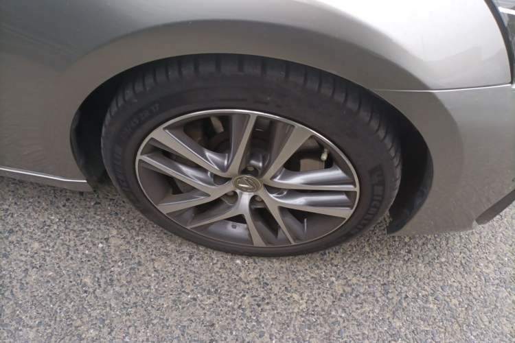 Used Lexus IS 2017 300 F SPORT Edition Right Front Wheel Hub