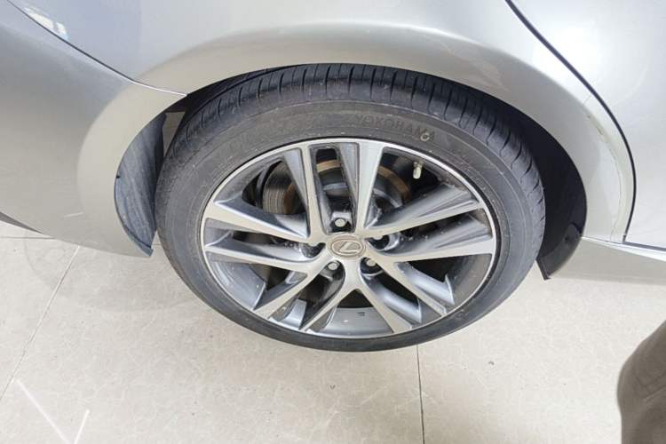 Used Lexus IS 2017 300 Leading Edition Right Rear Wheel Hub