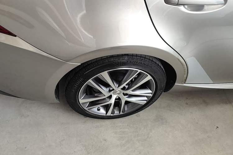 Used Lexus IS 2017 300 Leading Edition Right Rear Wheel Hub