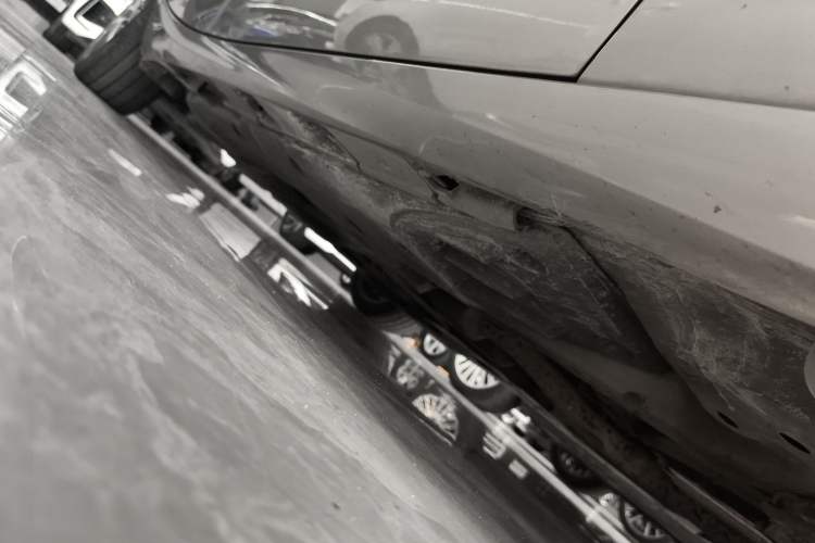 Used Lexus IS 2017 300 Leading Edition Right Side Sill