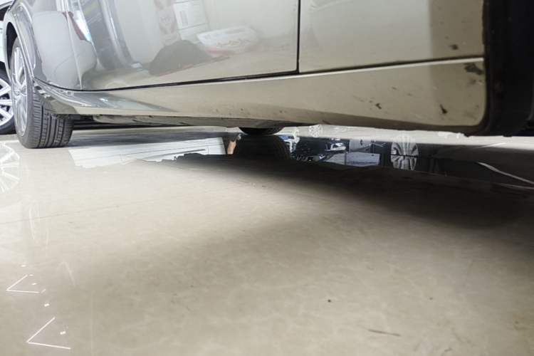 Used Lexus IS 2017 300 Leading Edition Right Side Sill
