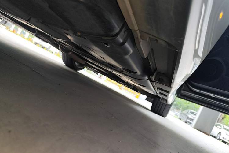 Used Lexus IS 2017 300 Leading Edition Right Side Sill