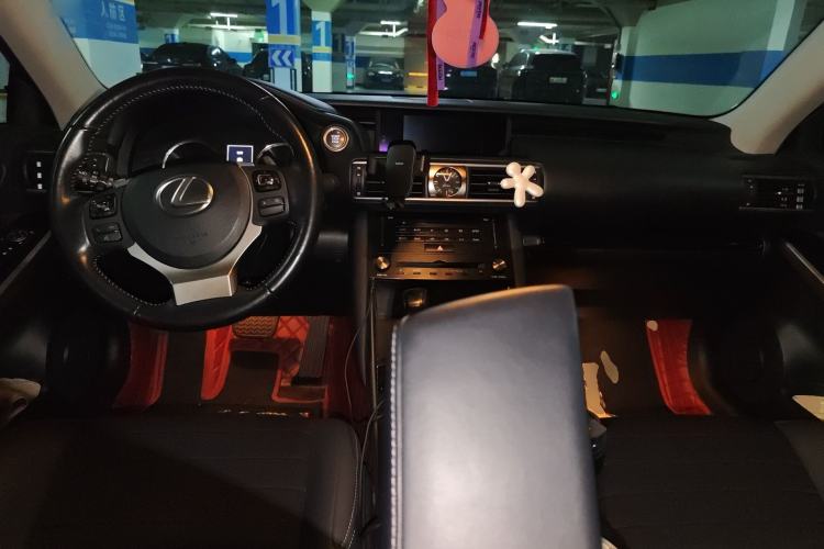 Used Lexus IS 2017 300 Leading Edition Center Console