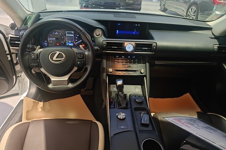 Used Lexus IS 2017 300 FENGSHANG Edition Center Console