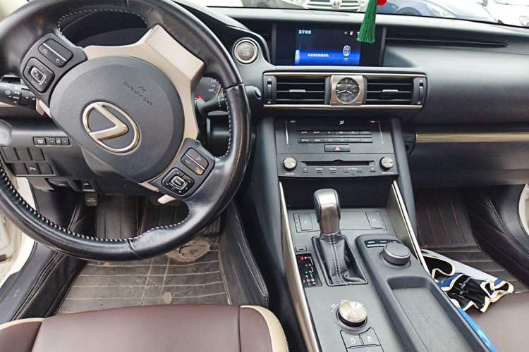 Used Lexus IS 2017 300 FENGSHANG Edition Center Console