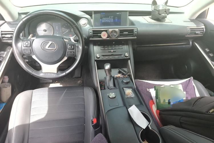 Used Lexus IS 2017 300 Leading Edition Center Console