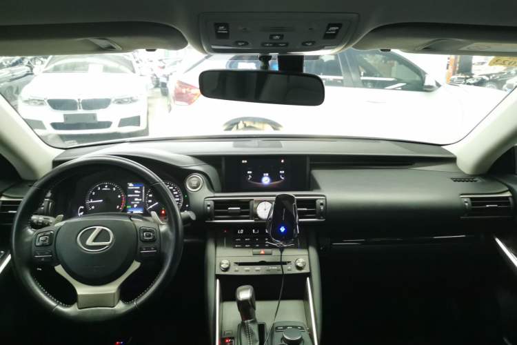 Used Lexus IS 2017 300 Leading Edition Center Console