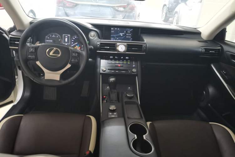 Used Lexus IS 2017 300 FENGSHANG Edition Center Console